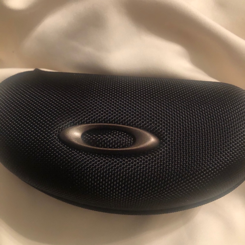 Oakley sunglasses 🕶 case